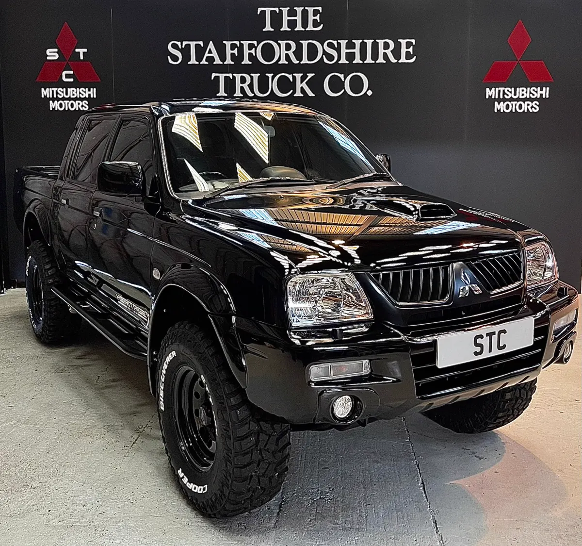 A gloss black STC Heritage X Edition L200 in the studio