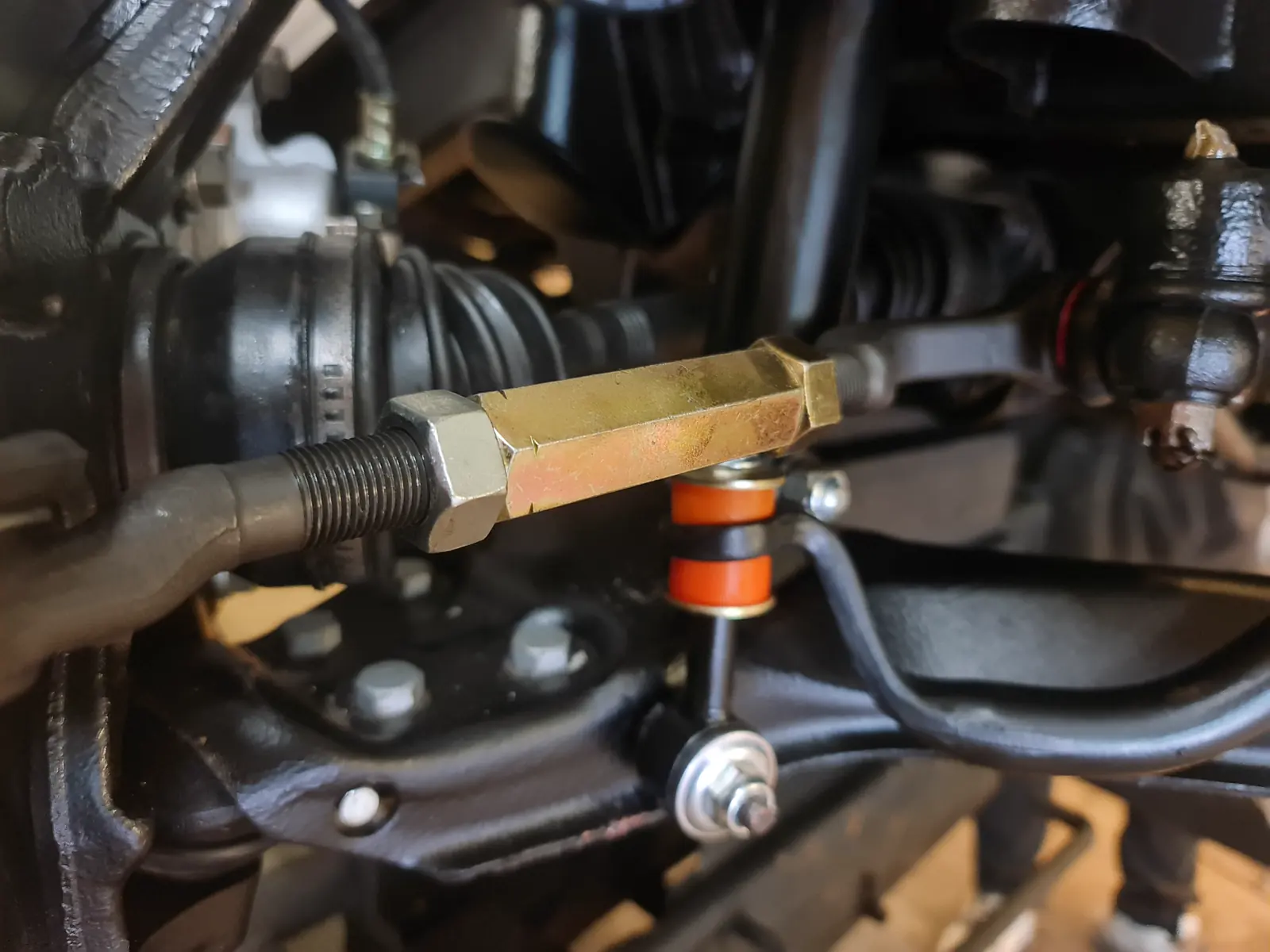 Bushes & dampers: Polyurethane bushes and new dampers, all round.